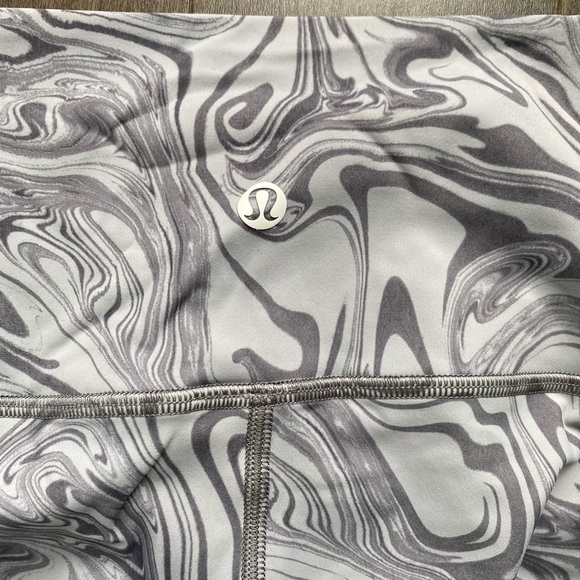 Lululemon size 4 leggings - Picture 4 of 4